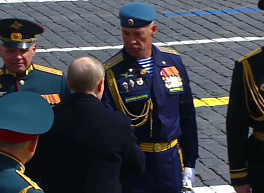 Замначальника Рязанского училища ВДВ не отдал честь Путину во время парада, этому есть объяснение