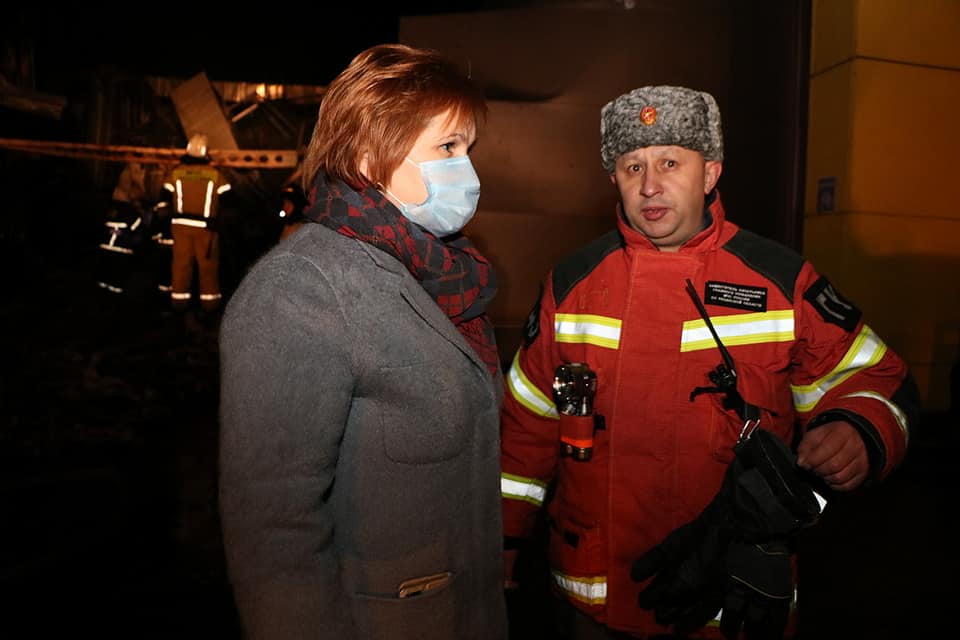 мэр Рязани Сорокина на меcnt пожара в м5-молле.jpg