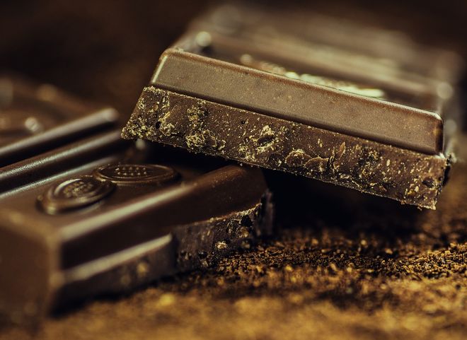 Ученые выяснили, что шоколад помогает от кашля