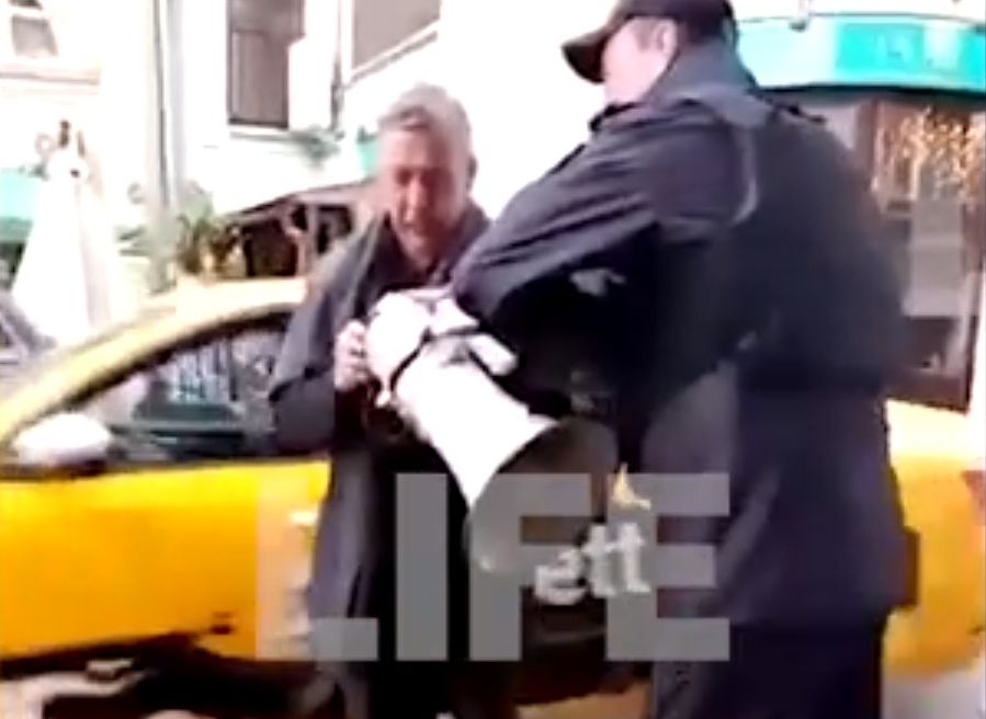 Видео: пьяный актер Ефремов «разгоняет» ОМОН в центре столицы