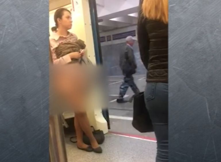 В Москве женщина разделась в метро, чтобы ей уступили место (видео)