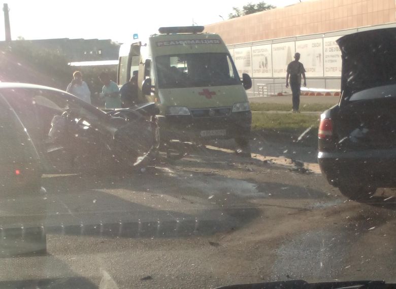 На проезде Яблочкова произошла серьезная авария
