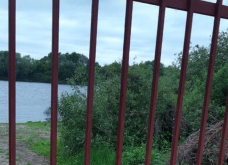 Прокуратура потребовала снести забор у Оки в селе Коростово