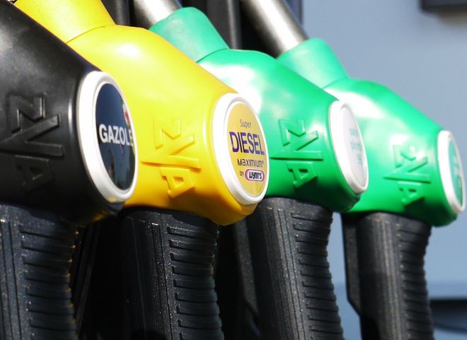 Правительство до лета заморозит цены на бензин